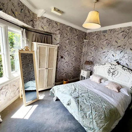 The Gothic Mansion Otel Bristol